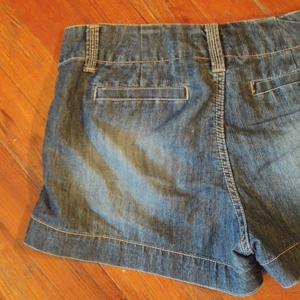 So Dark Wash Mid-Rise Jean Denim Shorts Sz 11 - Picture 5 of 7